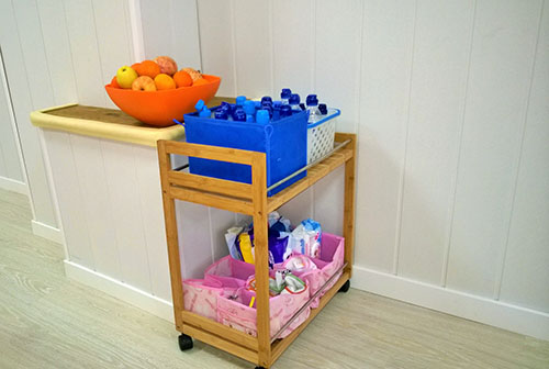 Con comida a nuestro alcance para poder tocarla.